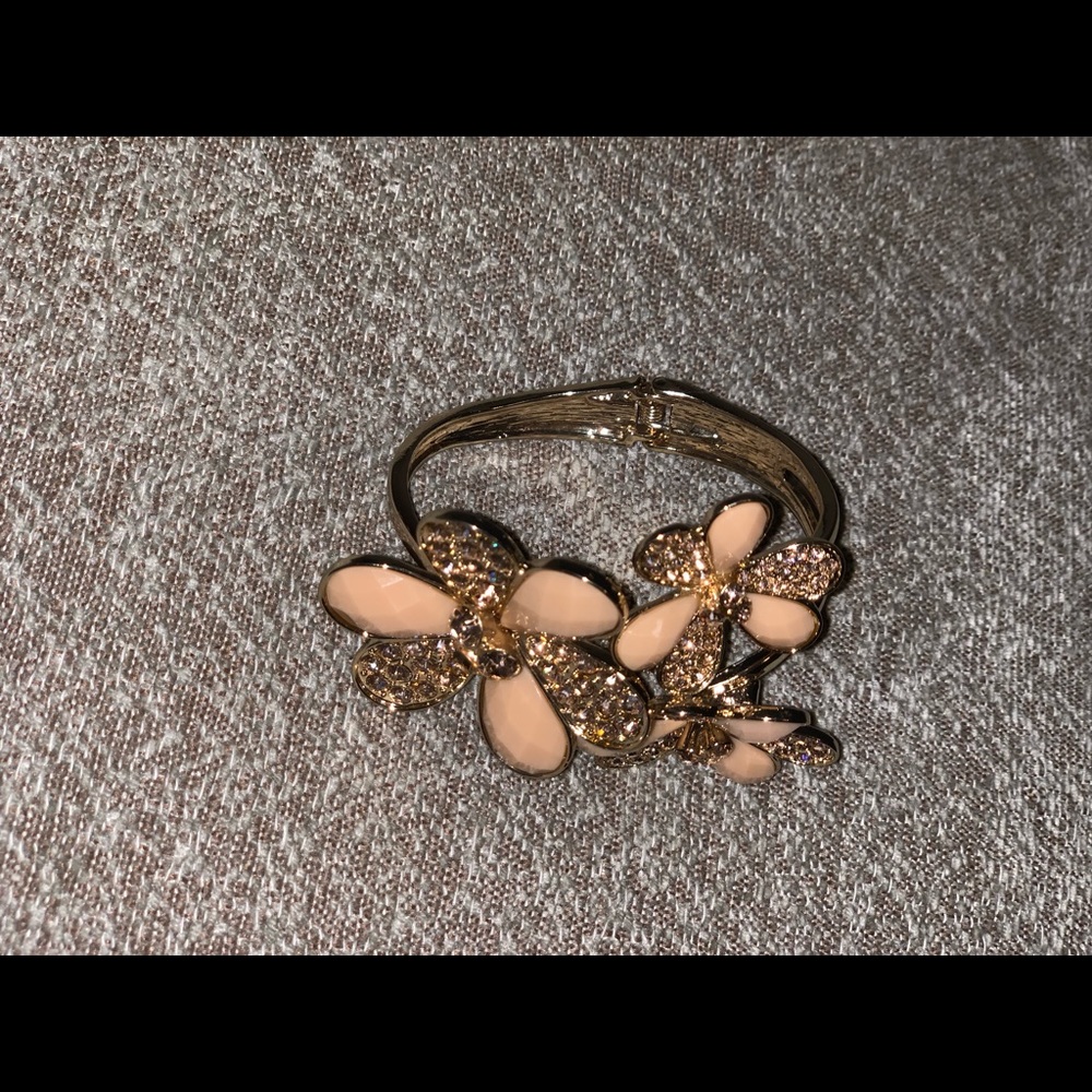 Peach colored jeweled floral clasped bracelet. - Picture 2 of 4